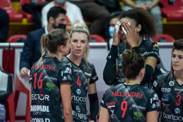 Le lombarde si impongono in tre set. L'opposto di Perugia 