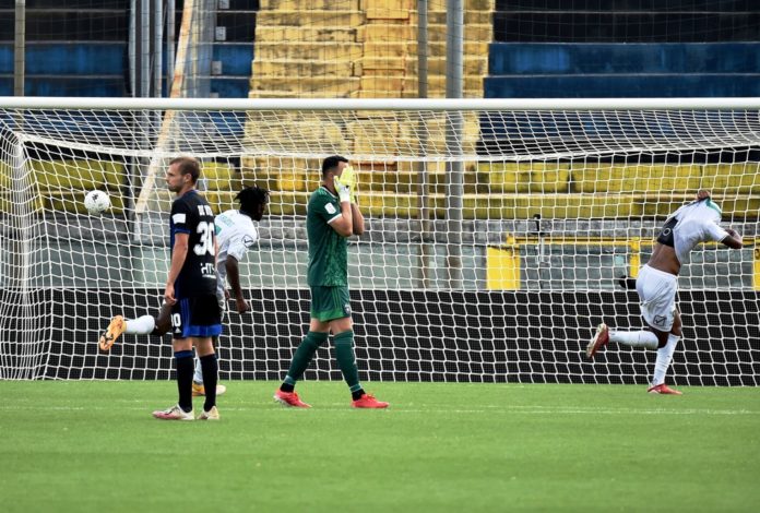 Il portiere condanna i nerazzurri al pareggio contro il Pordenone di Tedino, la punta della Cremonese sbaglia dal dischetto e vede il Brescia andare in vantaggio. Per il Vicenza prestazione da Brocchi 