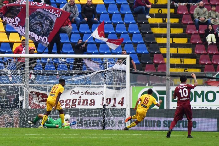 I veneti di mister Gorini espugnano Reggio Calabria col solito marchio di fabbrica, le rondinelle sfruttano un errore del terzino del Benevento e tornano dal Sannio con tre punti