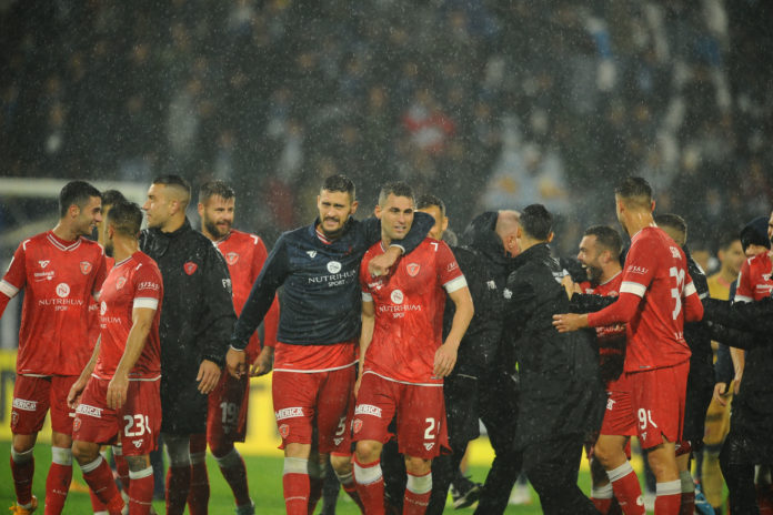 Il centrale ha riportato una lesione muscolare, l'ex Roma ha contratto il Covid 