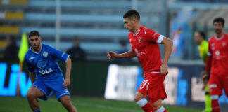 Il difensore rileva Angella, il regista lo squalificato Kouan. Davanti spazio a Olivieri e De Luca 