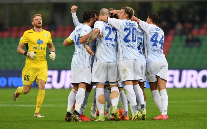 Gli ex Cerri e Parigini, La Gumina e Gliozzi guidano una formazione votata ad offendere. E il rendimento dei lacustri è cresciuto dalla sesta in poi...