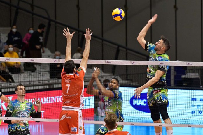 Un altro anno a Perugia per l'esperto centrale romagnolo 