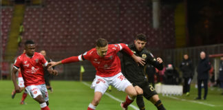 Nella gara col Pisa il difensore ha rimediato un infortunio al collaterale del ginocchio 