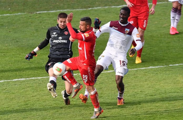 L'attaccante può ritrovare Castori dopo l'esperienza alla Salernitanaessi dalla massima serie, le retrocessioni dalla B alla C scenderebbero a tre