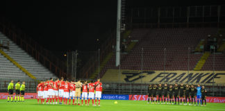 PERUGIA: Chichizola; Sgarbi, Dell’Orco, Curado, Falzerano (23′ st Ghion); Segre, Burrai, Kouan (1′ st Ferrarini), Lisi (23′ st Righetti); Matos (43′ st Murano), De Luca (31′ st Vanbaleghem). A disposizione: Fulignati, Murgia, Baldi, Gyabuaa, Sounas. All. Alvini L.R. VICENZA: Grandi; Bruscagin (17′ st Pontisso), Ierardi, Brosco, Crecco (35 st Calderoni); Zonta (35′ st Alessio), Ranocchia; Di Pardo (40′ st Padella), Proia, Giacomelli; Dalmonte. A disp. Confente, Pizzignacco, Sandon, Lattanzio, Ongaro, Rigoni, Giacobbo. All. Brocchi ARBITRO: Gianluca Manganiello di Pinerolo (D. Imperiale e F. Fiore) IV° uomo Rutella di Enna VAR F. Fourneau di Roma 1 AVAR Fabio Schirru di Nichelino RETI: 4′ st De Luca NOTE: serata fredda. Presenti 3114 spettatori. Ammoniti Falzerano, Ierardi, Kouan, De Luca