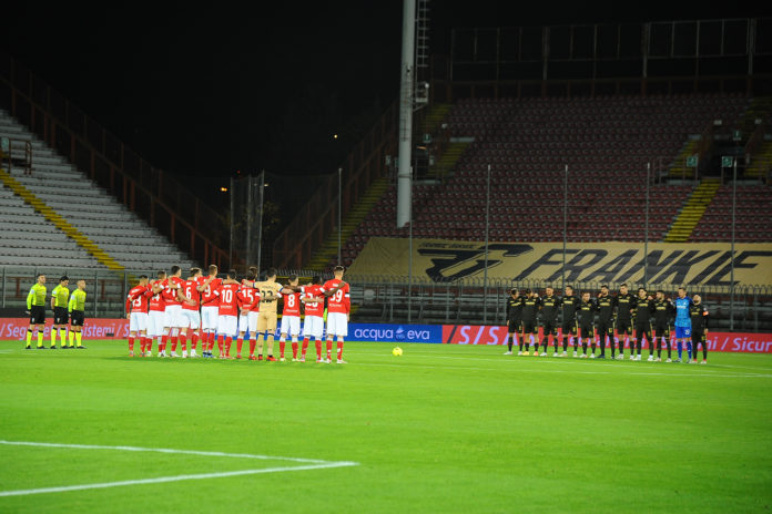 PERUGIA: Chichizola; Sgarbi, Dell’Orco, Curado, Falzerano (23′ st Ghion); Segre, Burrai, Kouan (1′ st Ferrarini), Lisi (23′ st Righetti); Matos (43′ st Murano), De Luca (31′ st Vanbaleghem). A disposizione: Fulignati, Murgia, Baldi, Gyabuaa, Sounas. All. Alvini L.R. VICENZA: Grandi; Bruscagin (17′ st Pontisso), Ierardi, Brosco, Crecco (35 st Calderoni); Zonta (35′ st Alessio), Ranocchia; Di Pardo (40′ st Padella), Proia, Giacomelli; Dalmonte. A disp. Confente, Pizzignacco, Sandon, Lattanzio, Ongaro, Rigoni, Giacobbo. All. Brocchi ARBITRO: Gianluca Manganiello di Pinerolo (D. Imperiale e F. Fiore) IV° uomo Rutella di Enna VAR F. Fourneau di Roma 1 AVAR Fabio Schirru di Nichelino RETI: 4′ st De Luca NOTE: serata fredda. Presenti 3114 spettatori. Ammoniti Falzerano, Ierardi, Kouan, De Luca