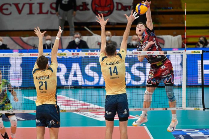 Vittoria in tre set per Perugia contro un avversario privo di tre titolari 