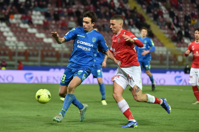 Di seguito la situazione ammoniti in casa Perugia aggiornata dopo il pari di Monza. In totale sono 4 i grifoni in diffida. Ammoniti del Perugia 8 ammonizioni (in diffida): Burrai 6 ammonizioni: Curado, Falzerano, Lisi 4 ammonizioni (in diffida): Dell’Orco, Kouan, Rosi 3 ammonizioni: Angella, Santoro 2 ammonizioni: Chichizola, Matos, Segre, Sgarbi 1 ammonizione: Bianchimano, Carretta, De Luca, Ferrarini Di seguito il LINK per leggere l’intero comunicato del giudice sportivo. Nicolò Brillo