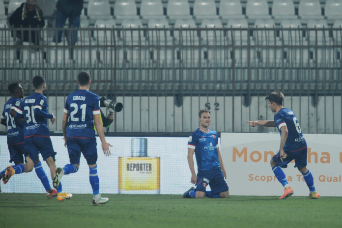 L'attaccante ha subito un intervento per la rottura delle ossa nasali  