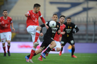 Per la prima volta (in Italia) il Var interviene dopo il fischio finale, ma non c'è da scandalizzarsi. Grifo meglio del Benevento, ma nessuna rete nonostante 20 tiri 