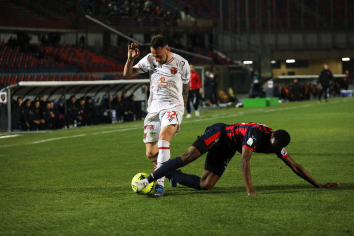 Il tecnico rimescola le carte: dentro Ghion, Beghetto, D'Urso e Olivieri. Difesa inedita