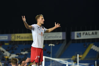 Il brasiliano e l'ex Chievo di nuovo insieme per "sfondare" la difesa rossoverde. Dubbio sulla sinistra