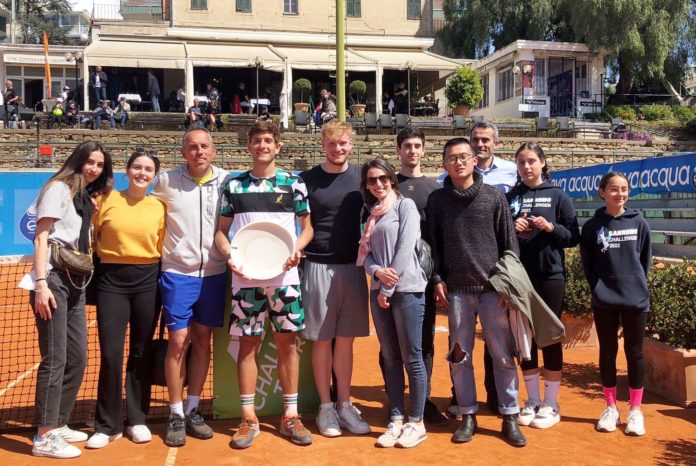 Il portacolori dello Junior Perugia cede in finale al danese Rune. Gran salto nella classifica Atp: l'allievo di Tarpani diventa il numero 354 mondiale