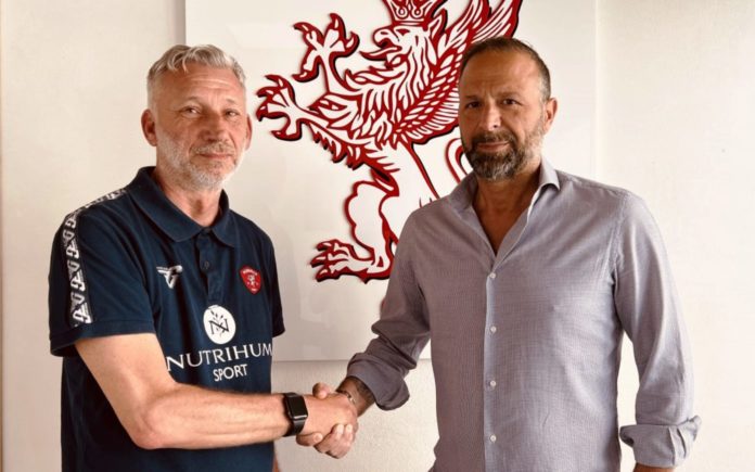 Sarà Massimiliano Rossi a ricoprire l'incarico. Sandullo lo sostituisce nel ruolo di Slo