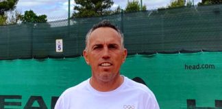 Una grande soddisfazione personale, un attestato di fiducia per tutto il movimento sportivo regionale ed una gioia immensa anche per lo Junior Tennis Perugia. Il Maestro Roberto Tarpani sarà capitano della selezione tennistica italiana che prenderà parte ai 19esimi Giochi del Mediterraneo, in programma ad Orano, in Algeria, dal 25 giugno al 5 luglio 2022. La notizia, che chiaramente inorgoglisce il tecnico perugino capace, tra le altre cose, di portare ad altissimo livello il suo pupillo Francesco Passaro, è stata comunicata direttamente all'interessato dai vertici della Federtennis. "Cosa dire – commenta un emozionato Maestro Tarpani -, la gioia è davvero immensa perché rappresentare l'Italia per uno sportivo è il massimo che si possa desiderare. Un sogno. Ed un traguardo che arriva in un momento importante della mia carriera di tecnico. In questo momento i miei pensieri vanno alla mia famiglia, ai miei genitori ed in particolare a mia moglie Elena, oltremodo paziente, che mi ha sempre consentito di svolgere questo meraviglioso lavoro con grande serenità. A loro dedico questa investitura a capitano azzurro". Il torneo di tennis ai Giochi del Mediterraneo, che prevede tabelloni di singolare e doppio maschile e femminile, inizierà il 27 giugno per concludersi l'1 luglio. Nella rappresentativa italiana figurerà anche Francesco Passaro, prescelto dalla federazione per questa importantissima competizione.