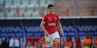 Sono 23 i grifoni convocati da mister Castori per il recupero di questa sera con la Reggina (calcio d'inizio alle ore 20.15). Rientra Bartolomei dopo aver scontato il turno di squalifica, mentre é ancora fuori uso Olivieri. Per il resto tutti a disposizione. CONVOCATI Portieri: Gori, Furlan, Abibi Per quanto riguarda l'undici di partenza, Castori prepara 4/5 cambi rispetto alla gara di sabato col Frosinone. Angella e Rosi possono rifiatare ed ecco che al loro posto potrebbero rivedersi Curado e Sgarbi. Struna completa il reparto. Capezzi può accomodarsi in panchina con Iannoni favorito su Bartolomei per la sostituzione. Santoro é intoccabile così come Casasola e Lisi sulle fasce. Sulla trequarti ballottaggio tra Luperini e Kouan, mentre davanti potrebbe arrivare una chance dall'inizio per Di Serio al fianco di Di Carmine.