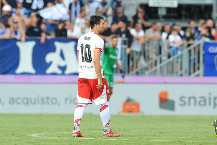 L'attaccante brasiliano operato per ernia: tornerà in campo tra due mesi 