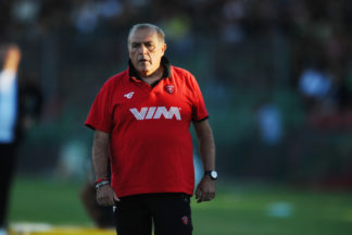 Esonero per il tecnico marchigiano dopo il k.o. nel derby. Contatti con l'ex Palermo per la successione