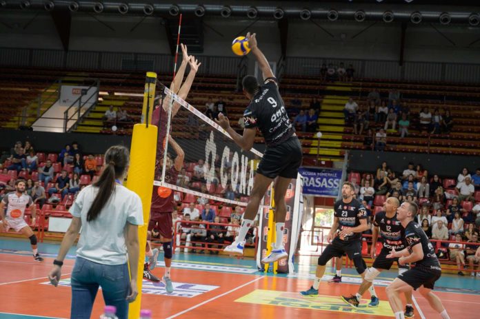 Vittoria per 3-1 dei Block Devils davanti al pubblico di casa. Mengozzi: 