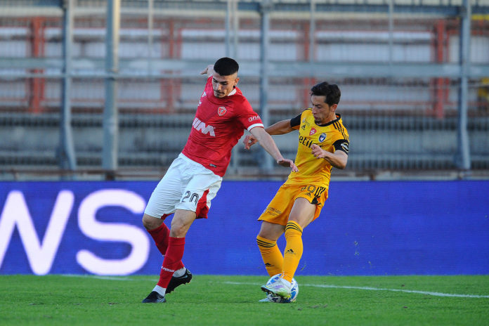 Olivieri e Di Serio alla ricerca del gol contro il Palermo. Per il resto nessuna sorpresa 