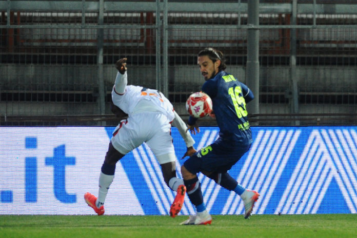 Lesione al legamento crociato anteriore per il difensore del Grifo che andrà subito sotto i ferri