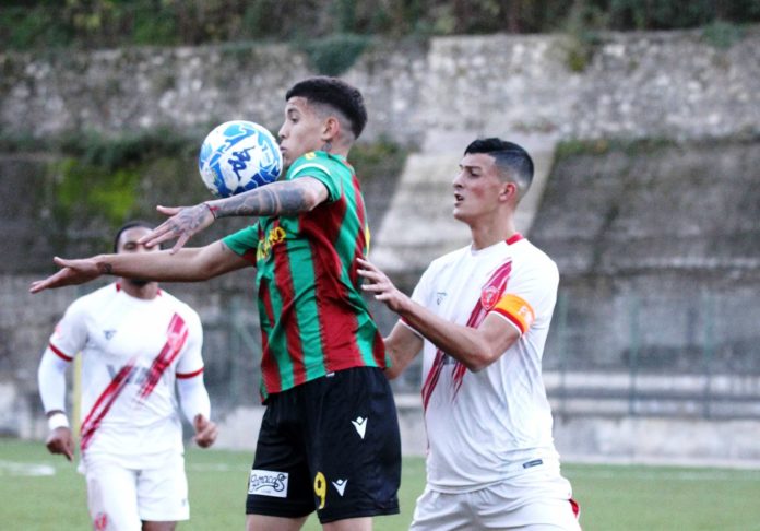 Perugia, sabato 8 aprile 2023 - ore 15 - Centro sportivo “Paolo Rossi” - 25^ giornata Campionato PRIMAVERA 2 Girone B PERUGIA: Ajradinoski, Baldi, Souare, Giunti, Onishchenko (19’ st Polizzi), Corsini (37’ st Torri), Mabille (24’ st Romagnoli), Patrignani, Sulejmani (19’ st Ronchi), Seghetti, Sadetinov (37’ st Viti). A disp.: Stanisci, Pietroluongo, Cottini, Ascani, Prisco, Diallo, Ebnoutalib. All.: Alessandro Formisano TERNANA: Morlupo, Manucci (40’ st Bonugli), Ciucci (27’ st Mancini), Koffi, Cipi, Biondini, Marcelli, Nunzi (19’ st Doucoure), Salerno (27’ st Monesi), Ferrante, Ferrara. A disp.: Novelli, Picchiantano, Schettini, Montecolle, Manni, Longo, Flaiani, Nischwitz. All.: Ferruccio Mariani ARBITRO: Andrea Ancora di Roma 1 (Singh - Bracaccini) RETE: 29’ st Ferrara NOTE: ammoniti Baldi, Torri, Romagnoli e Viti nel Perugia; Nunzi, Doucoure e Koffi nella Ternana. Espulso Marcelli (T) al 44’ st e un dirigente della Ternana al 51’ st.
