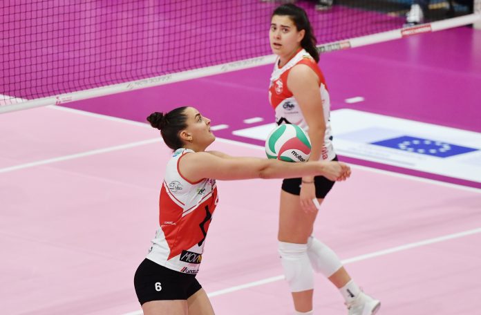 La schiacciatrice sudamericana della 3M Perugia presenta la sfida contro le friulane e racconta la passione per la nazionale di calcio del suo paese