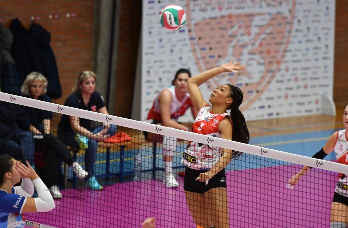 Calabresi fresche di eliminazione in Coppa Italia, le biancorosse vogliono strappare punti salvezza. Agbortabi: “Con ritmo e grinta visti con Montecchio possiamo farcela”