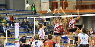 Le biancorosse cadono in tre set al PalaFerroli dopo una prova generosa. Coach Marangi: "Prestazione che lascia ben sperare"