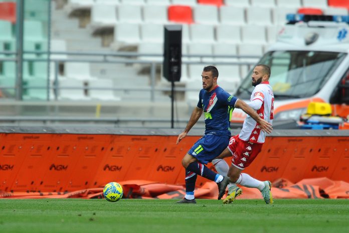 Problema al ginocchio per l'attaccante biancorosso che salterà il match col Brescia