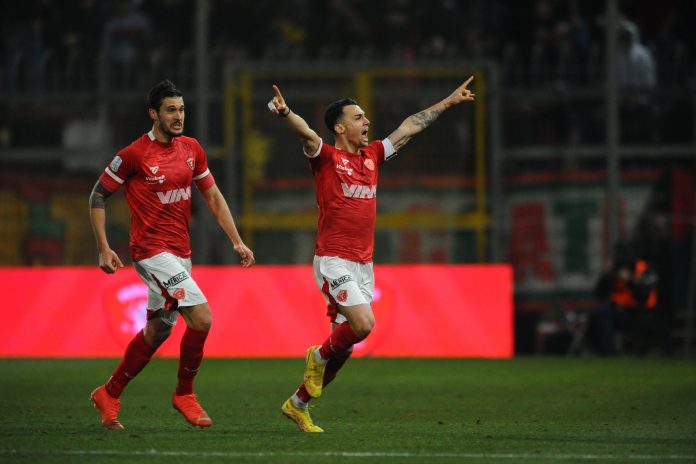 Le reti di Seghetti e Santoro lanciano il Perugia al terzo posto. Al 50' il ricordo di Renato Curi