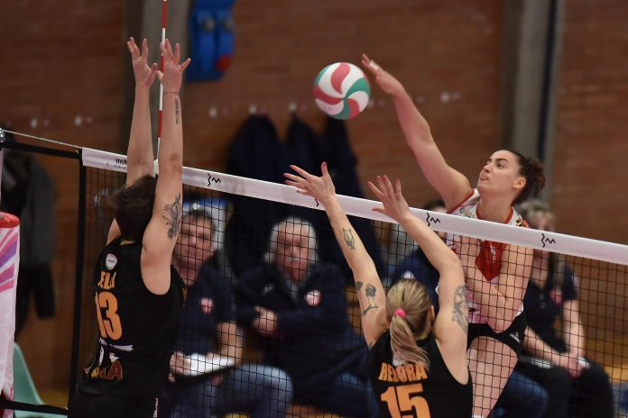 La capolista fa un sol boccone delle biancorosse (0-3). Si rivede Traballi dall’inizio