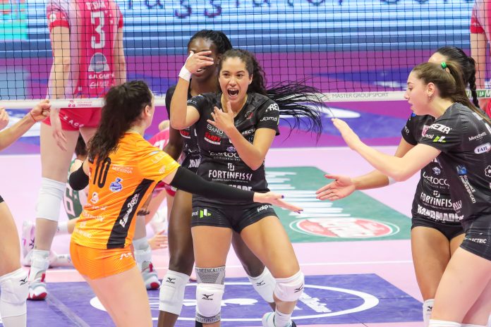 Le ragazze di Bertini subiscono la rimonta del Vero Volley. Nwakalor: 