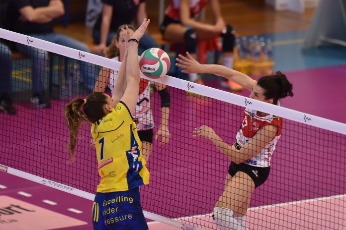 Le biancorosse rosicchiano un solo set, ma a fare la voce grossa sono le lombarde. Capitan Pero: “Partita lottata, alterniamo sempre alti e bassi”