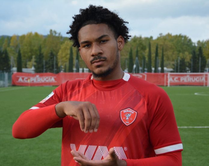 In rete Seghetti, sempre più capocannoniere, e Mabille (4-2). Nel mezzo due rigori sbagliati