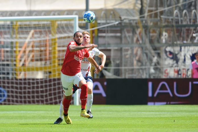 Poche occasioni da una parte e dall'altra: umbri e calabresi si spartiscono la posta in palio 