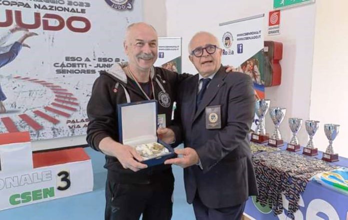 Il maestro Sabatini premiato in occasione della Coppa nazionale Csen di Velletri. E arrivano 9 medaglie