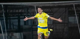 Zeman ringrazia la doppietta di De Marco nella vittoria sul Sestri Levante, mentre i sardi mandano al tappeto anche la Carrarese. Delude la Juve Next Gen