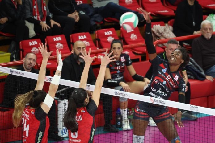 Giovedì è sfida in casa della diretta inseguitrice Busto Arsizio, poi si va a Padova. Marangi: «Con le lombarde match completamente diverso rispetto all'andata»