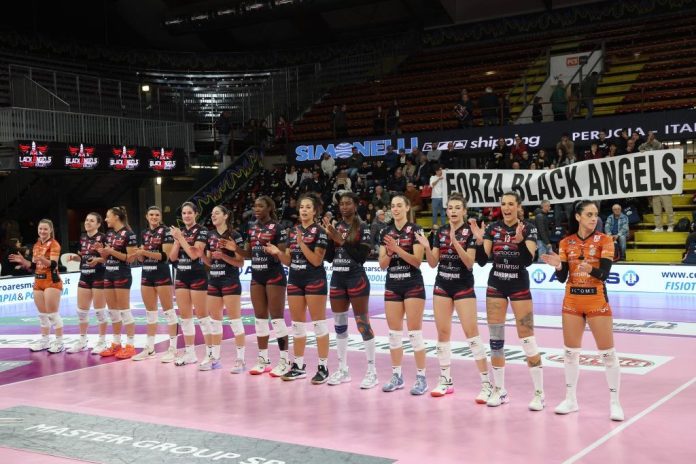 Le Black Angels sfidano la mina vagante Vtb Fcredil di coach Zappaterra. L'opposto Messaggi: «Non sottovalutiamo l'avversario e continuiamo a spingere»