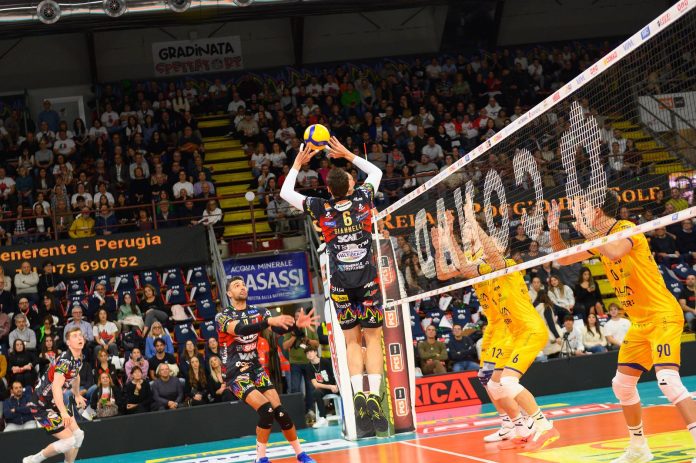 Block Devils al PalaBarton per proseguire la preparazione al match di sabato al PalaPanini. Ropret e Flavio ospiti dell'Istituto Superiore Bonghi di Assisi