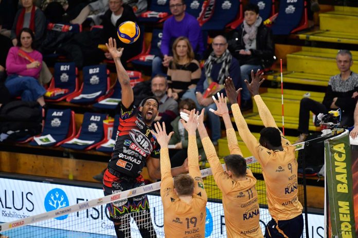 Una Sir discontinua capitola al tie-break. Colaci: 