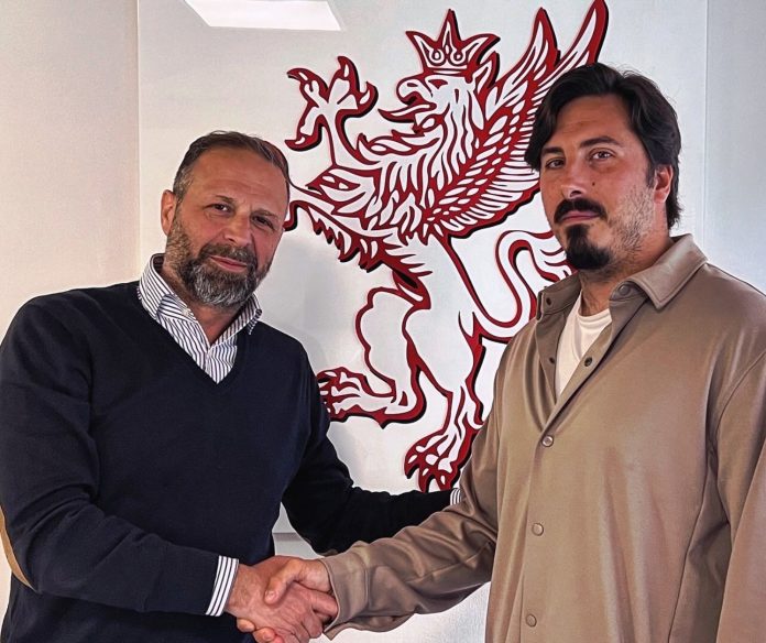 Nonostante le possibilità di cedere la società e il non brillante rendimento, Santopadre opta per il rinnovo del tecnico fino al 2027