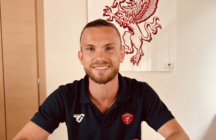 Il duttile terzino ha firmato un biennale