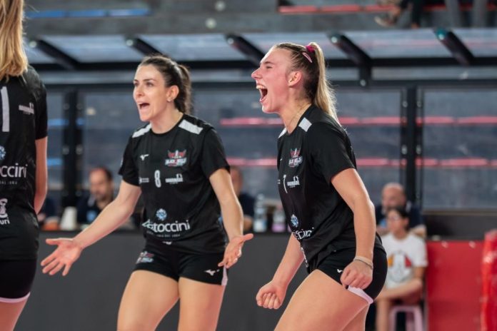 Le Black Angels rifilano un 3 a 0 alle padrone di casa della Clai e si piazzano al terzo posto al Memorial Spadoni. Coach Giovi: 