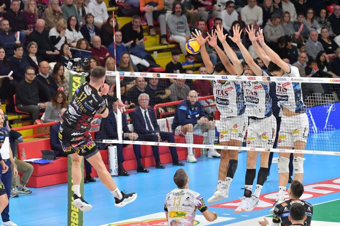 Trento espugna al tie-break il Pala Barton dopo una girandola di emozioni