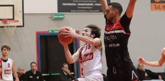 Ottima partenza dei Grifoni nel primo atto della finale play-off di C, ma i padroni di casa rimontano trascinati da Monacelli. Mercoledì si replica al PalaFoccià